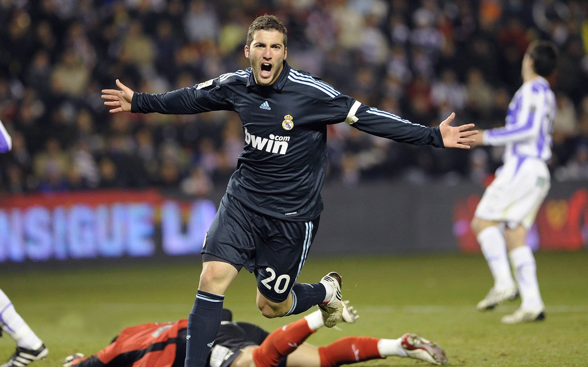 “青少年足球比赛线上线下结合，扩大影响力”，汇集青少年足球赛事的app